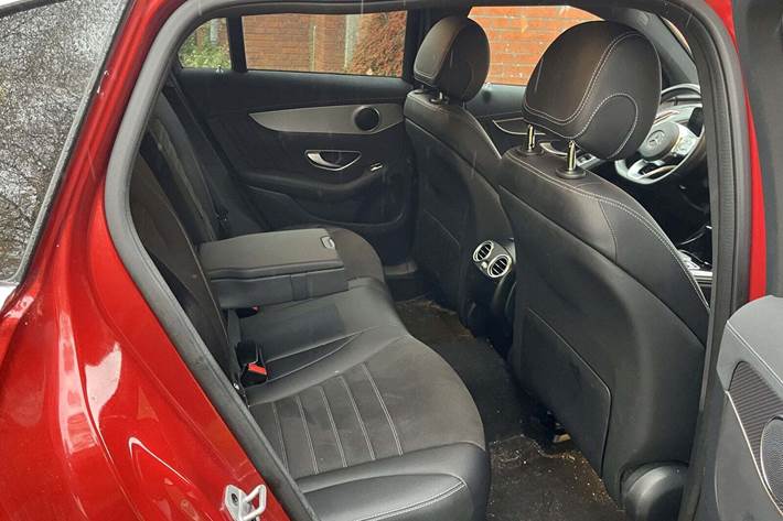 Rød Mercedes EQC400 fra 2022