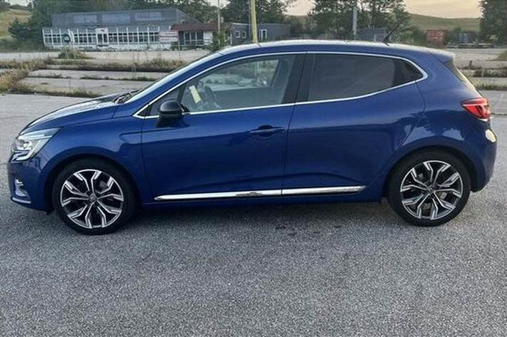 Blå Renault Clio V fra 2020