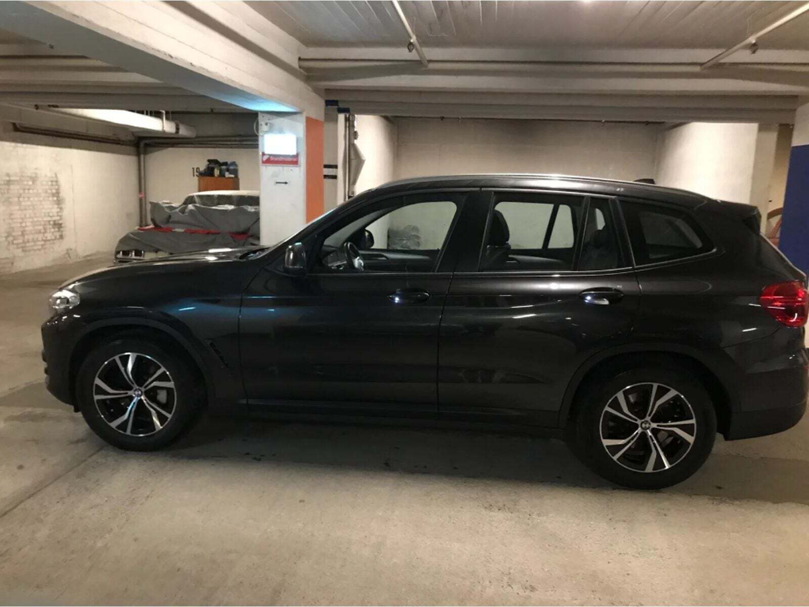 Grå BMW X3 fra 2019