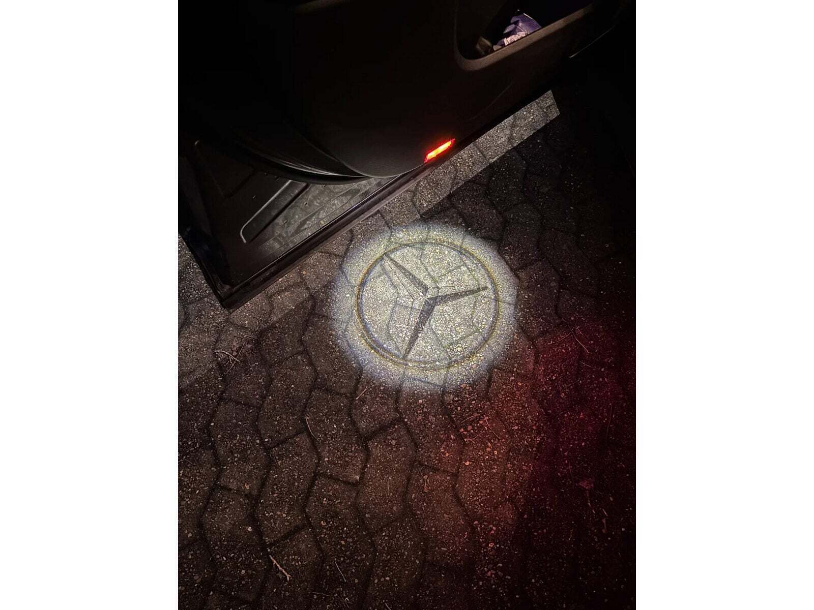 Grå Mercedes EQA250 fra 2021