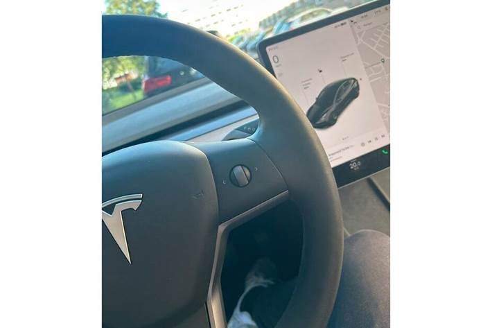 Sort Tesla Model 3 fra 2022