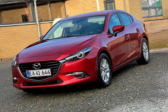 Rød Mazda 3 fra 2017