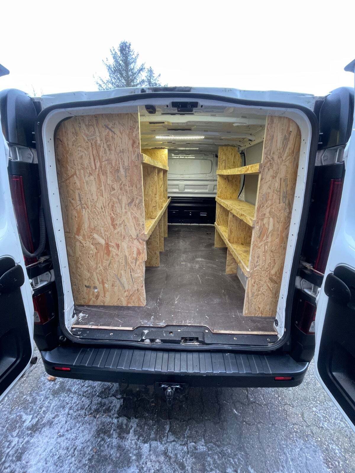 Hvid Opel Vivaro fra 2018