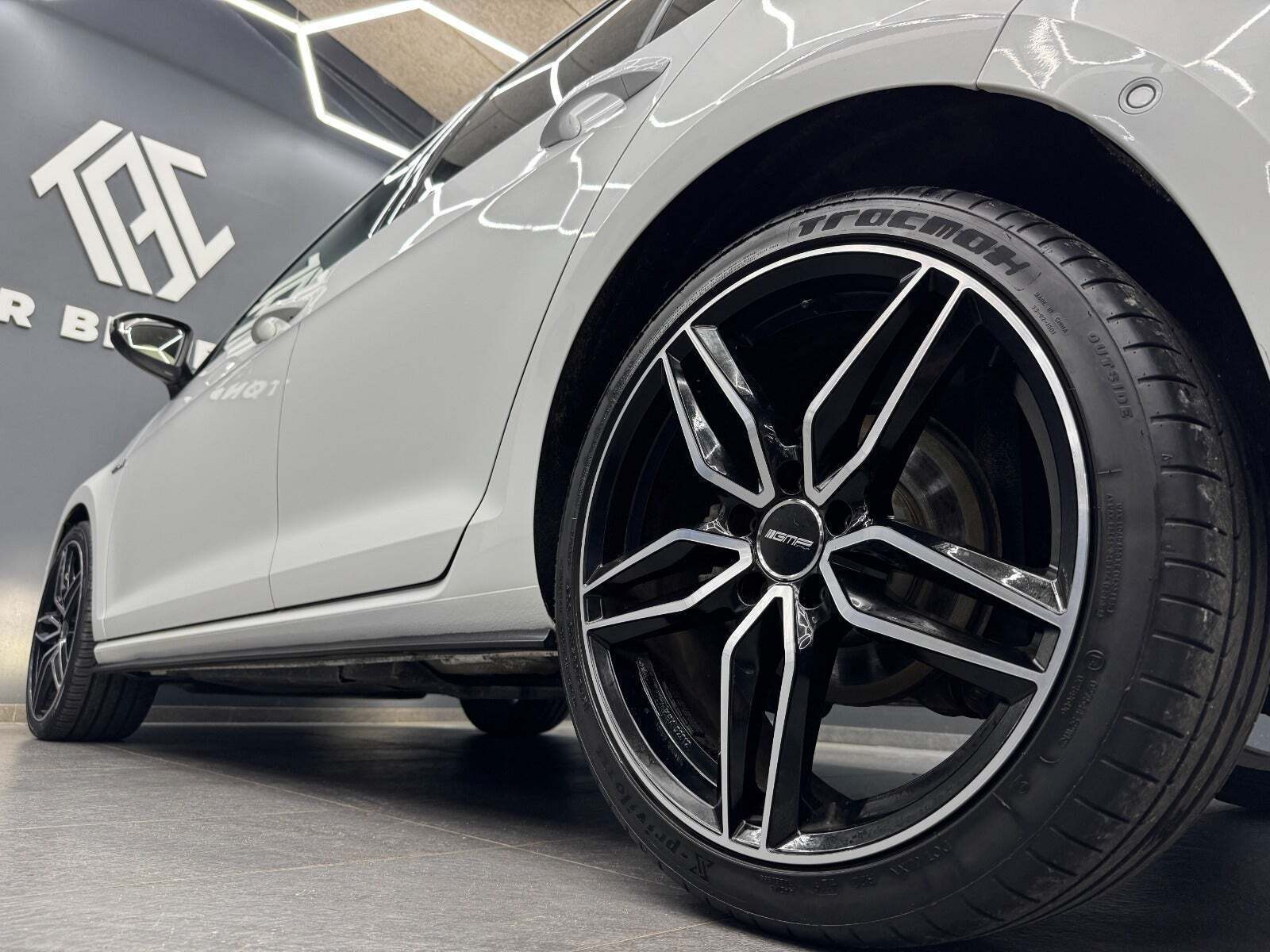 Hvid VW Golf VII fra 2018