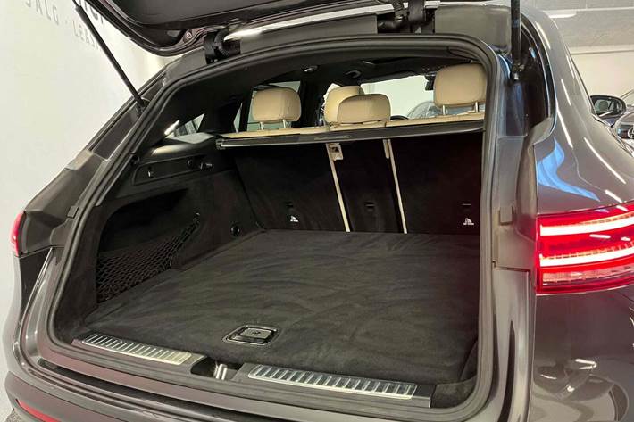 Grå Mercedes EQC400 fra 2021