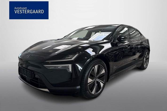 Sort Polestar 4 fra 2026 set udefra