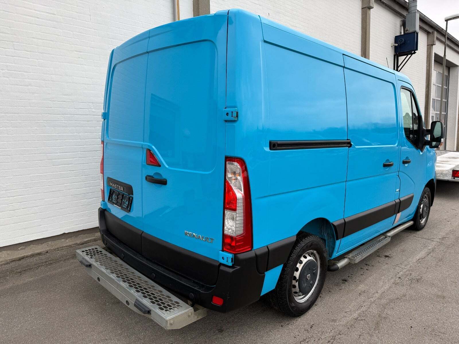 Renault Master IV T33 2,3 dCi 150 L1H1 Kassevogn aut.