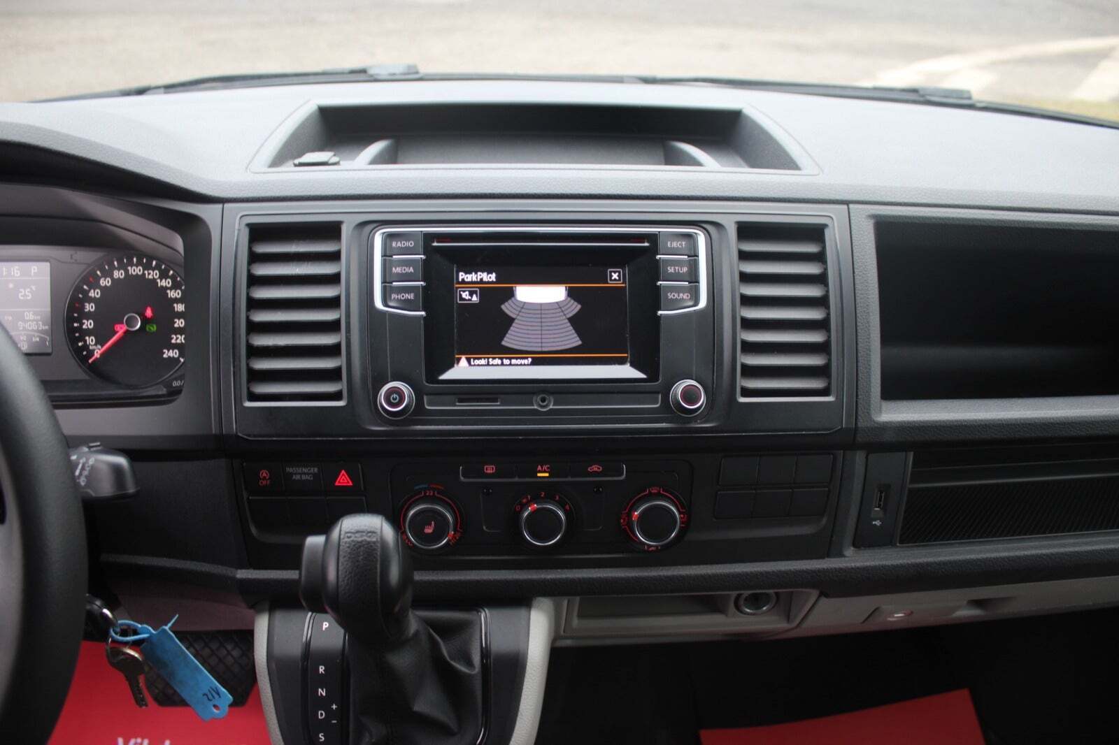 Hvid VW Transporter fra 2016