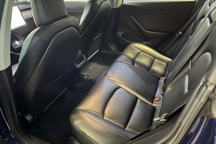 Blå Tesla Model 3 fra 2019