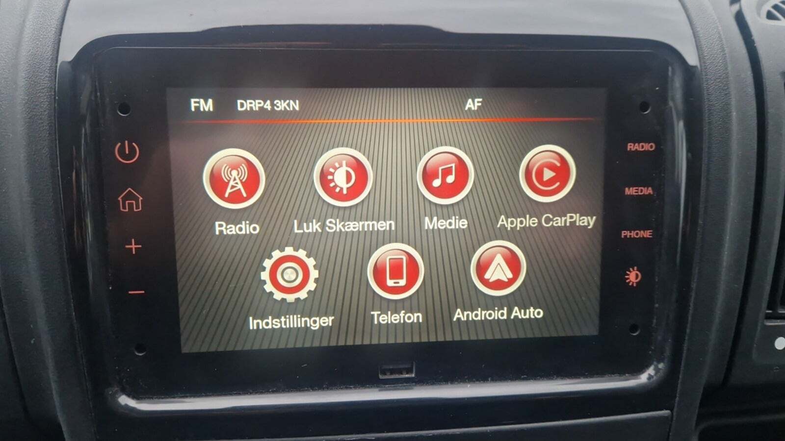 Hvid Opel Movano fra 2023