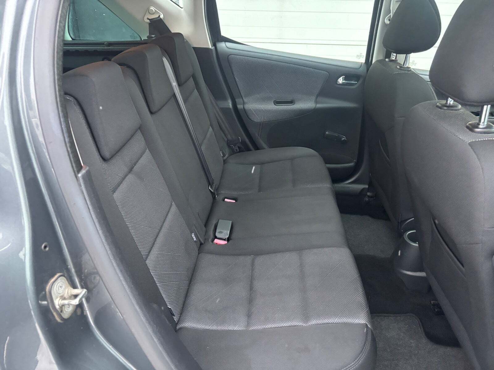 Grå Peugeot 207 fra 2009