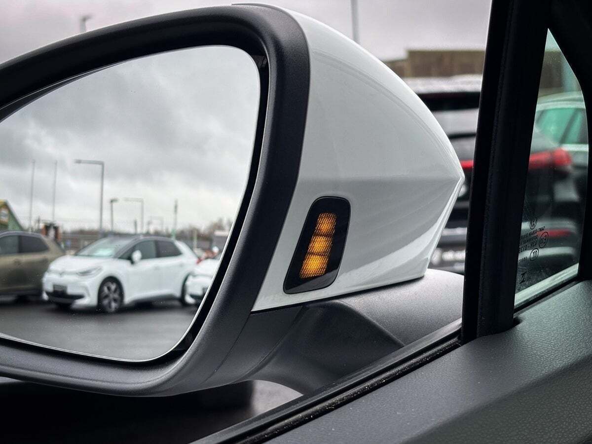 Hvid VW ID.4 fra 2025