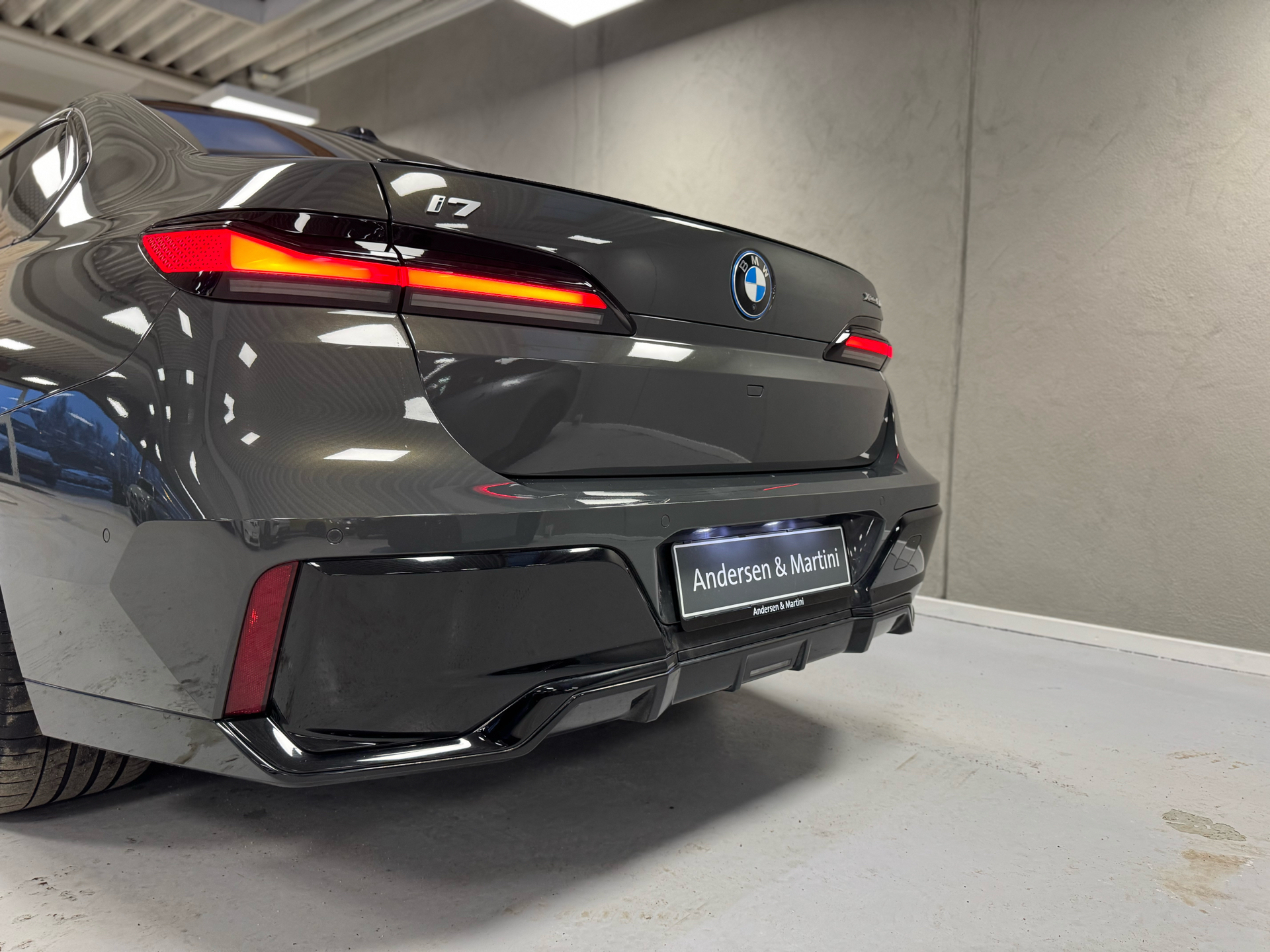 Grå BMW i7 fra 2023