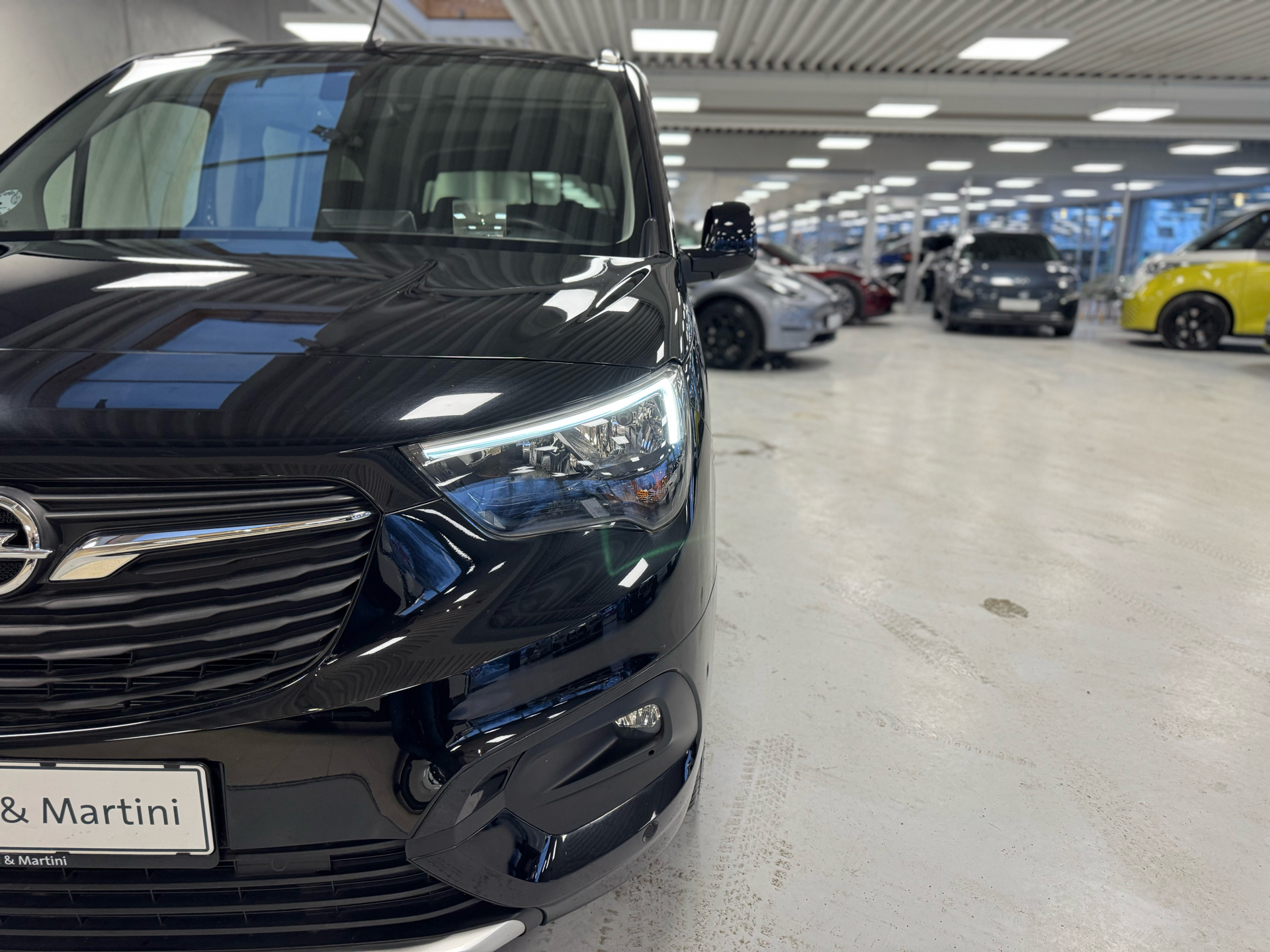 Sort Opel Combo-e Life fra 2023