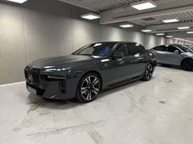BMW i7