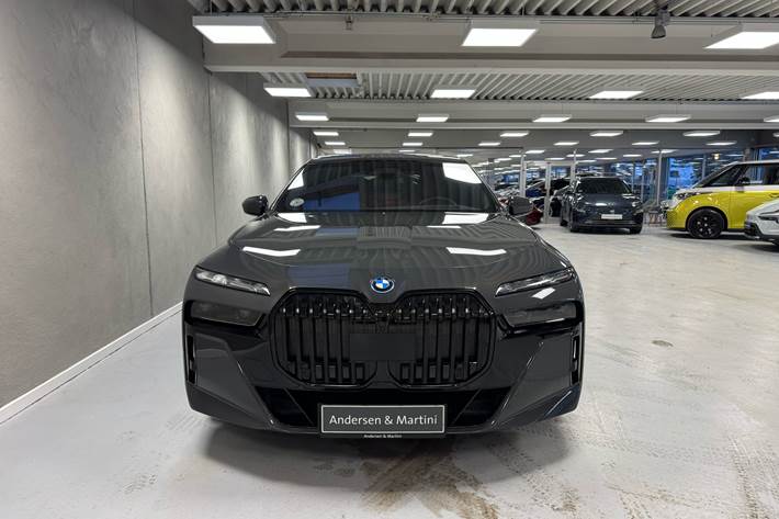 Grå BMW i7 fra 2023