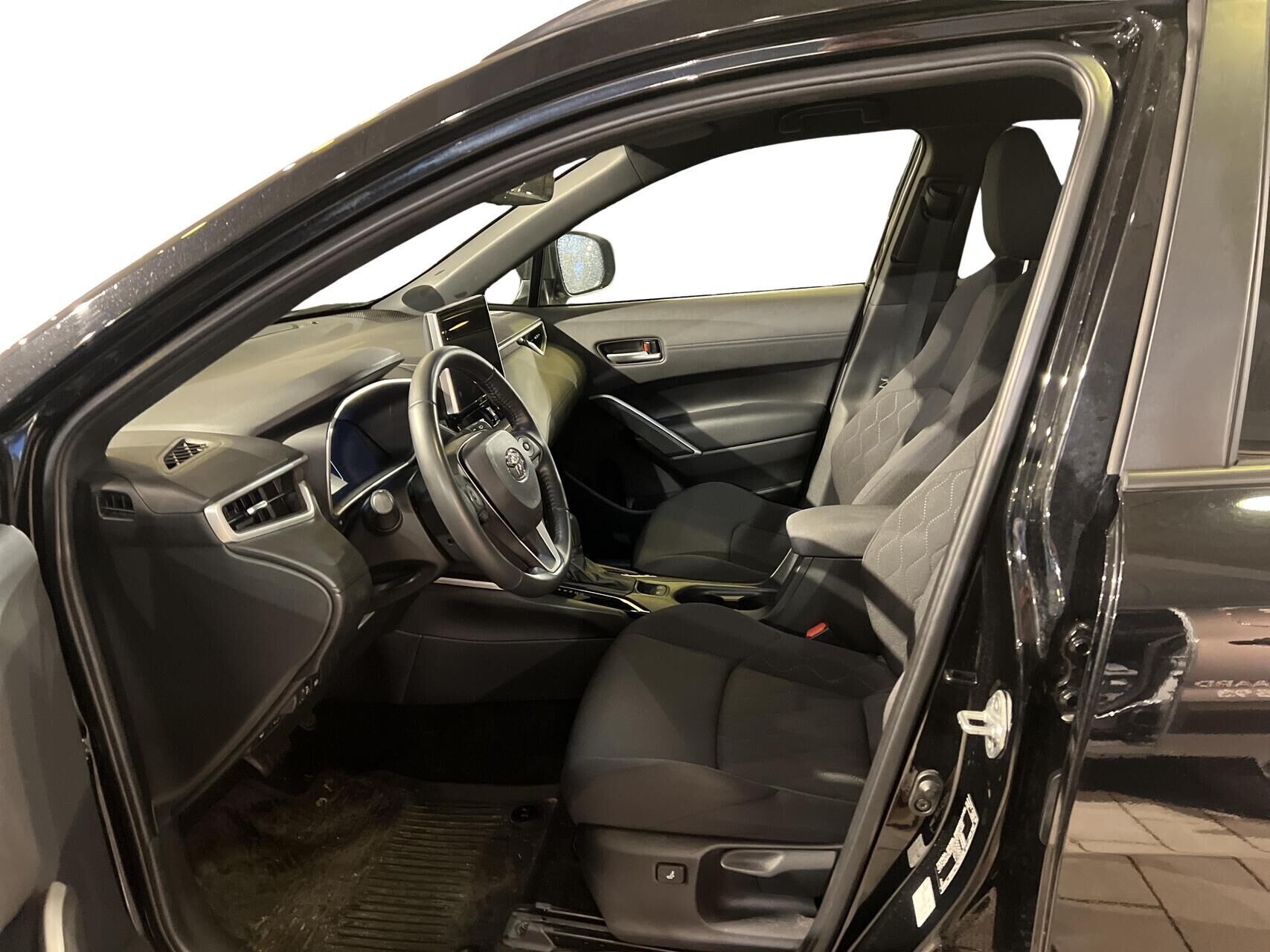 Toyota Corolla Cross 2,0 Hybrid Style Comfort E-CVT 197HK 5d Aut.