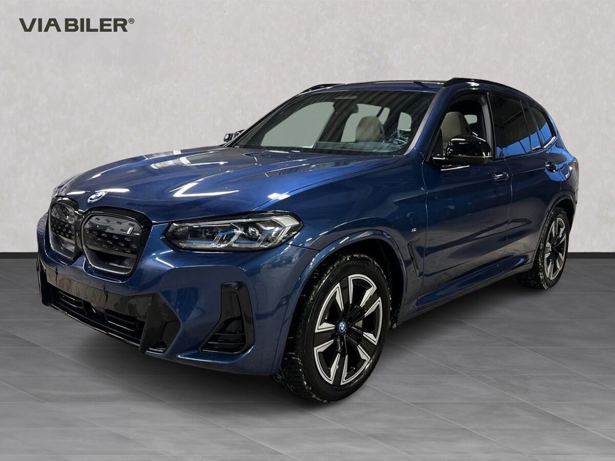 Blå BMW iX3 fra 2022