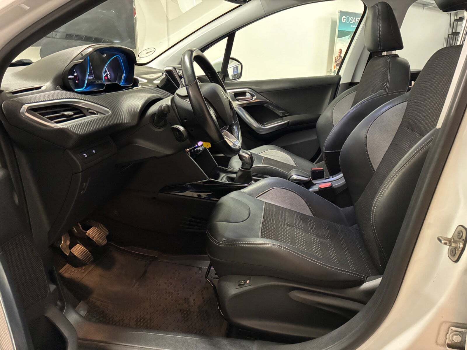 Peugeot 2008 1,2 e-THP 110 Desire Sky