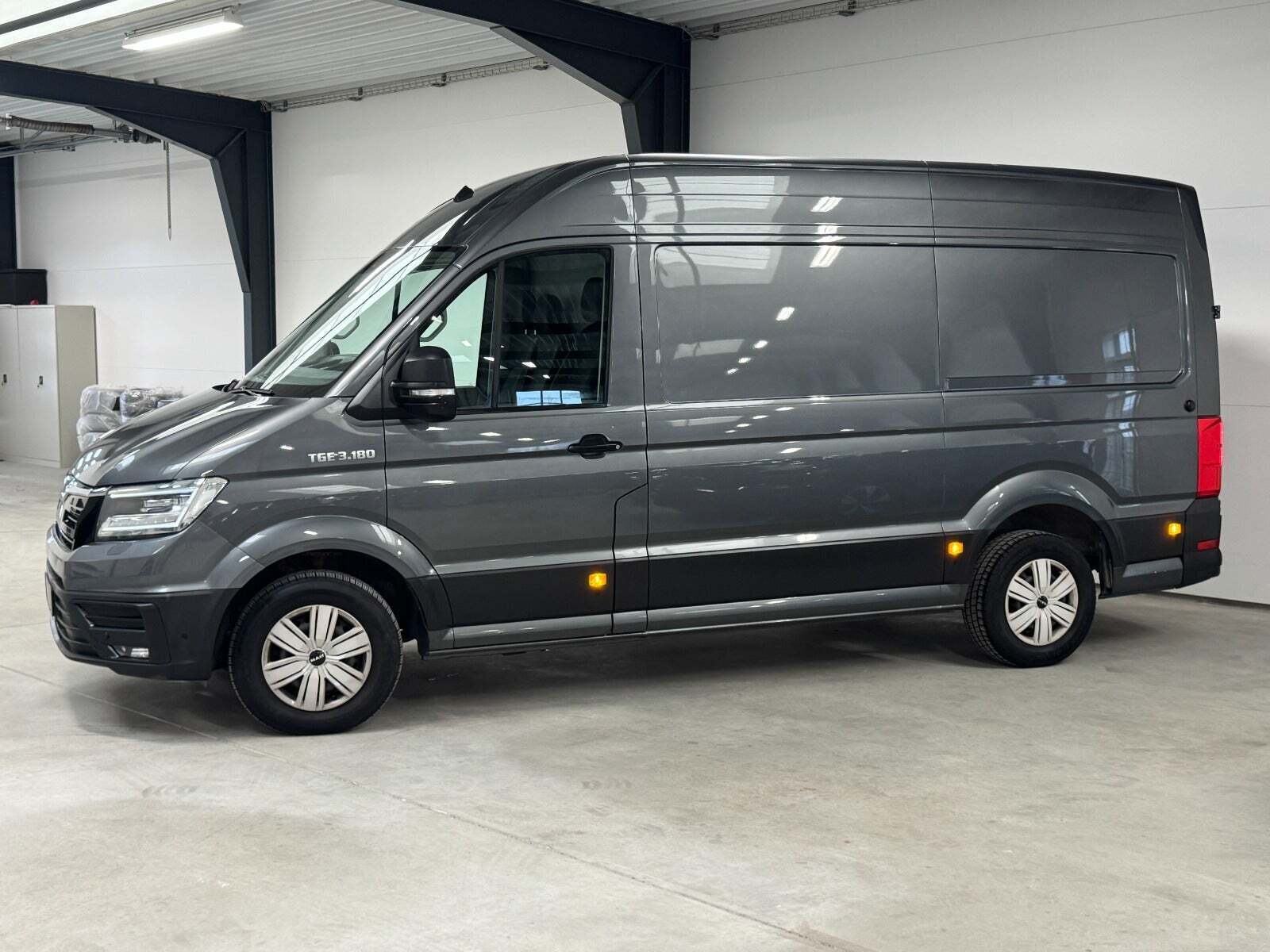 MAN TGE 2,0 3.180 Kassevogn L3H3 aut. FWD