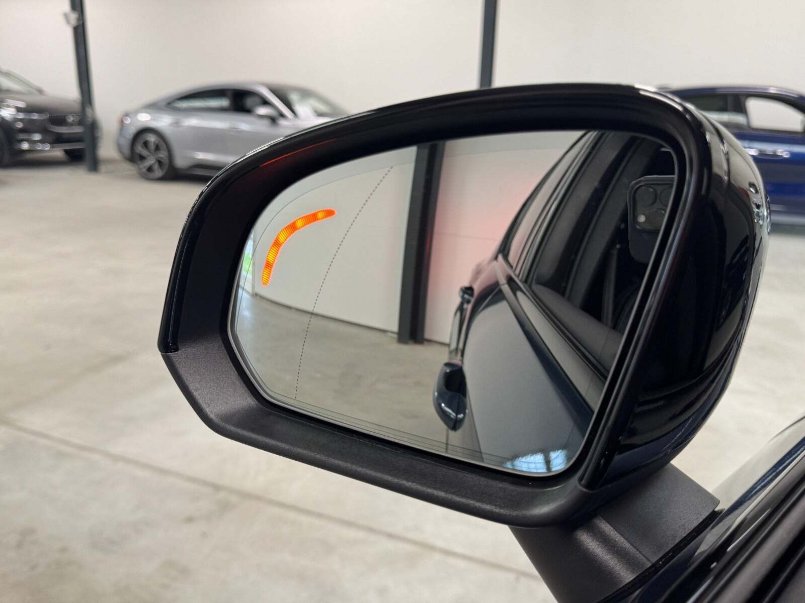 Blå Volvo XC40 fra 2022