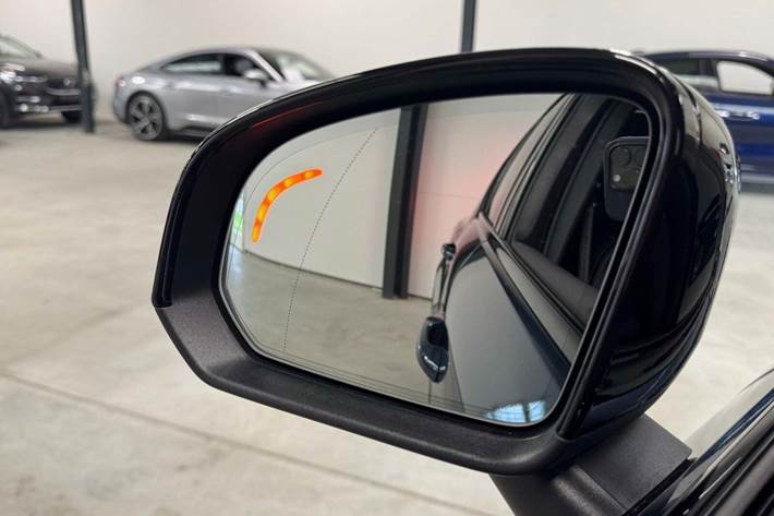 Blå Volvo XC40 fra 2022