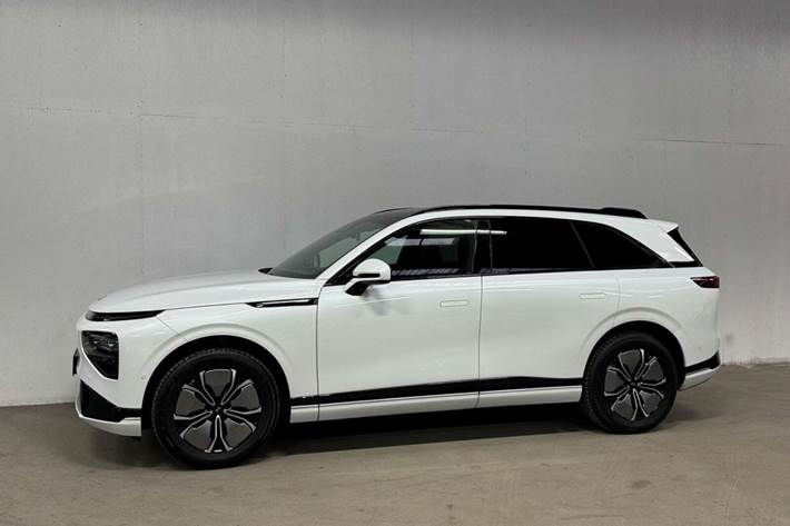 Hvid Xpeng G9 fra 2024