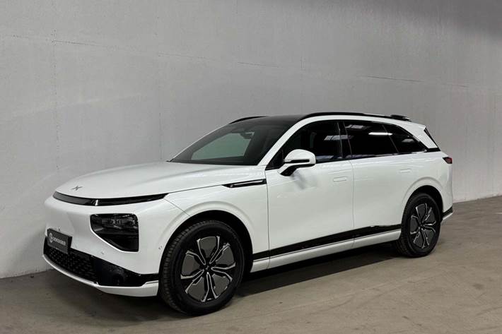 Hvid Xpeng G9 fra 2024