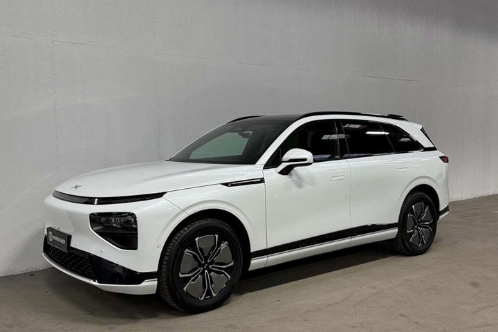 Hvid Xpeng G9 fra 2024