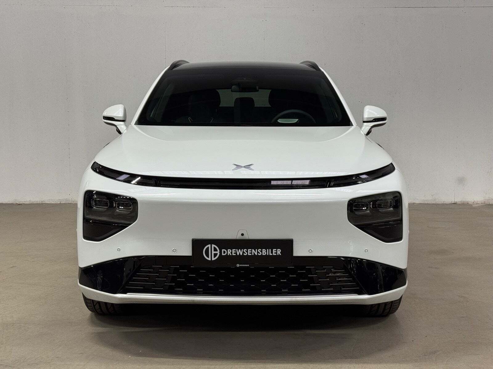 Hvid Xpeng G9 fra 2024