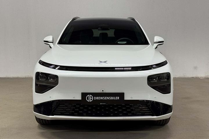 Hvid Xpeng G9 fra 2024
