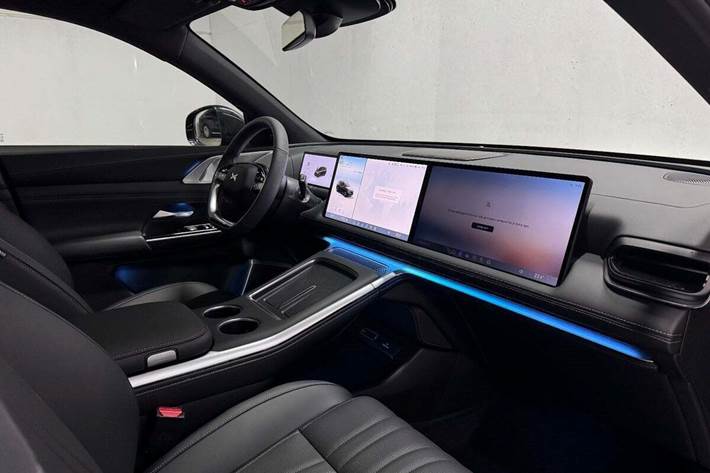 Hvid Xpeng G9 fra 2024