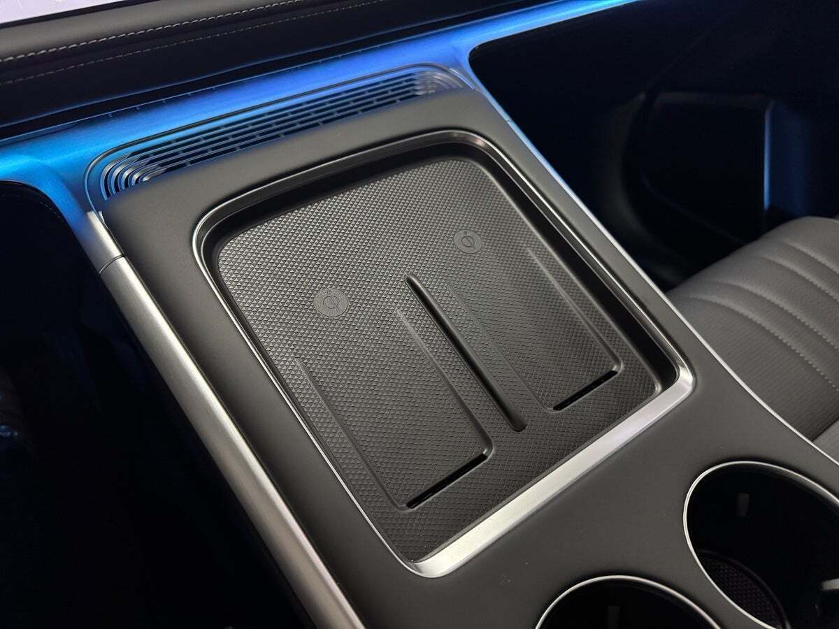 Hvid Xpeng G9 fra 2024