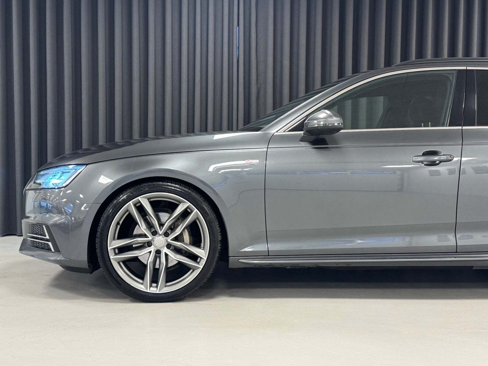 Grå Audi A4 fra 2016