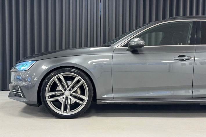 Grå Audi A4 fra 2016