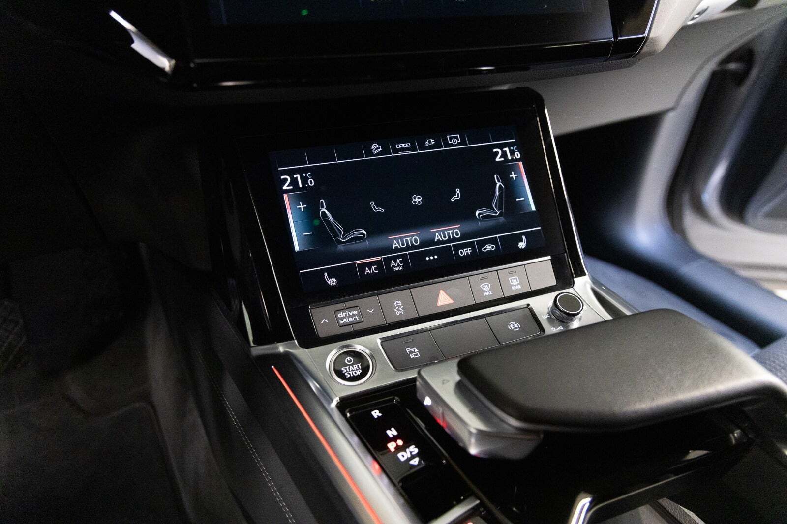 Grå Audi e-tron fra 2023