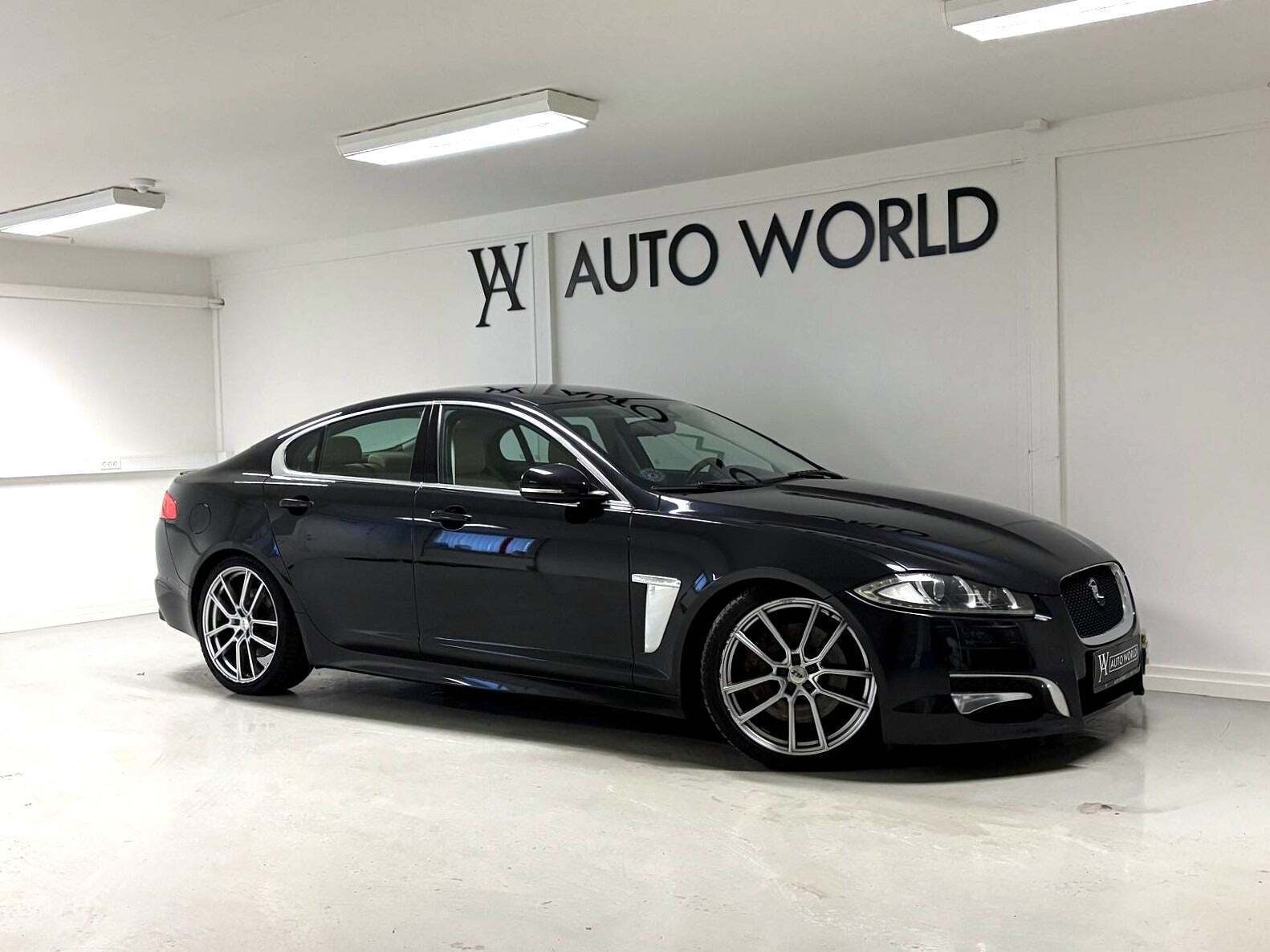 Sort Jaguar XF fra 2011