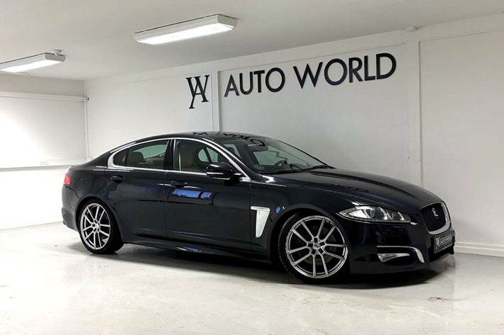 Sort Jaguar XF fra 2011