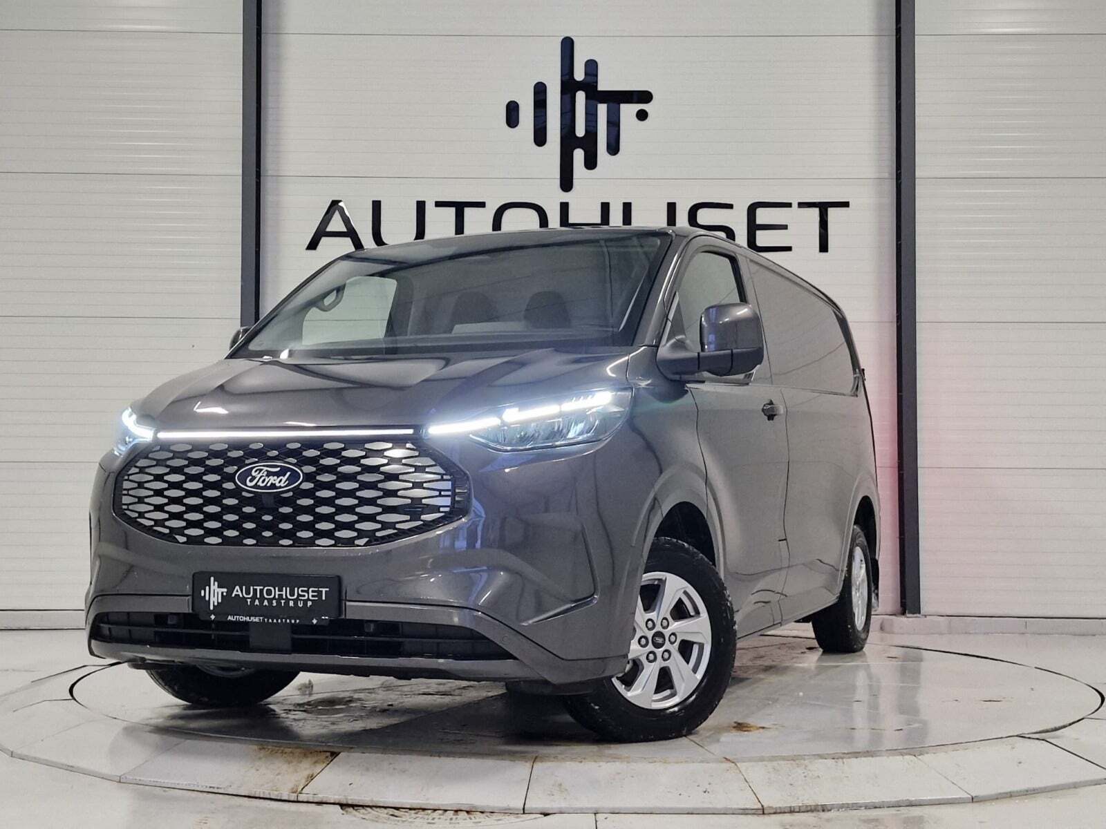 Ford E-Transit Custom 320L 64 Limited