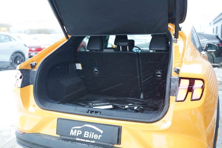 Gul Ford Mustang Mach-E fra 2025