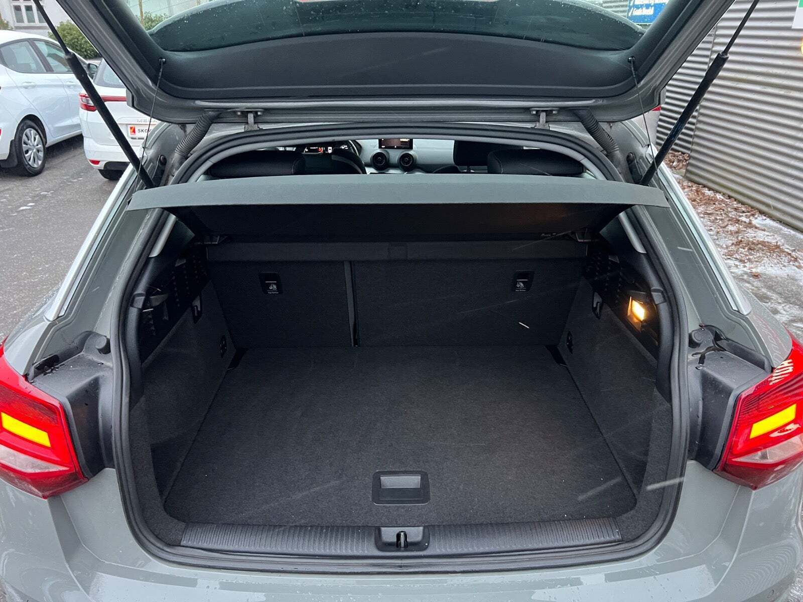 Grå Audi Q2 fra 2018