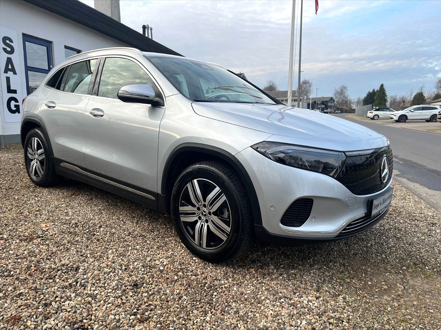 Sølv Mercedes EQA 300 fra 2024
