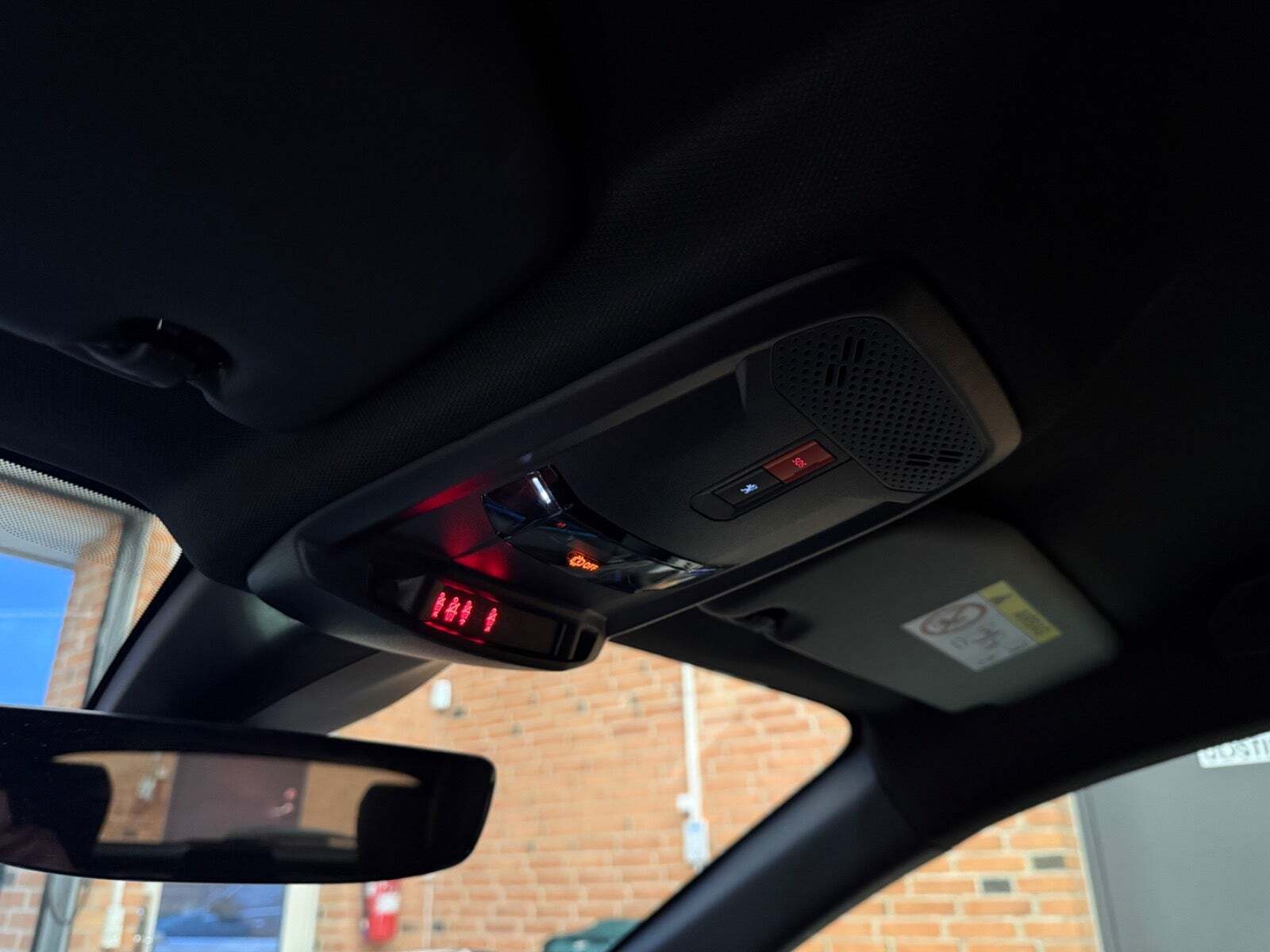 Sort Peugeot e-208 fra 2022