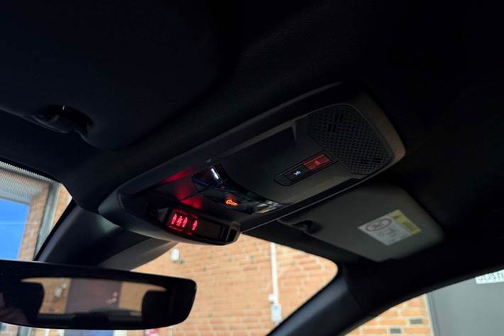 Sort Peugeot e-208 fra 2022