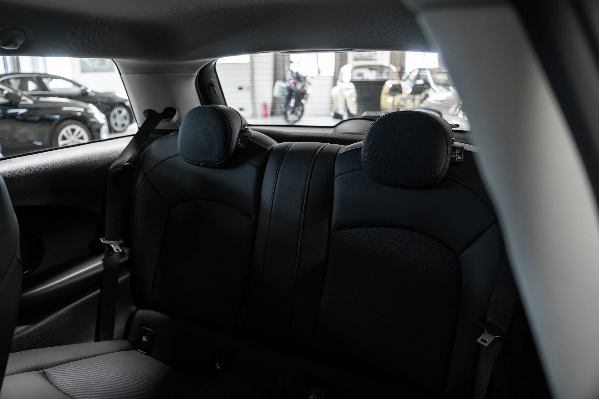 Sølv Mini Cooper fra 2023