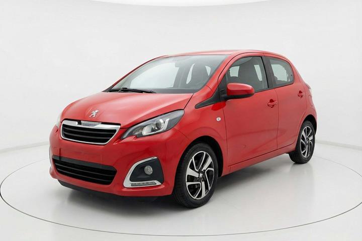 Rød Peugeot 108 fra 2016 set udefra