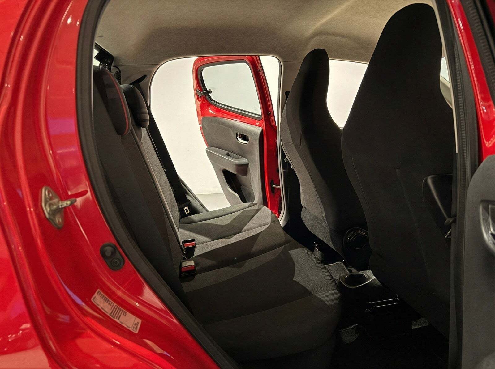 Rød Peugeot 108 fra 2016