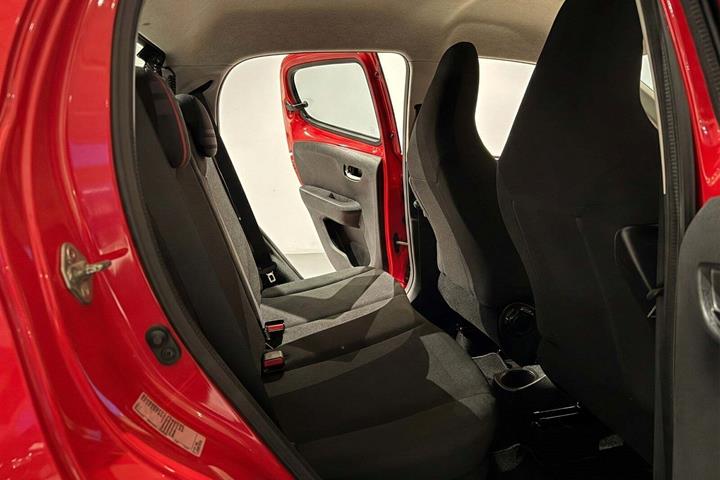 Rød Peugeot 108 fra 2016