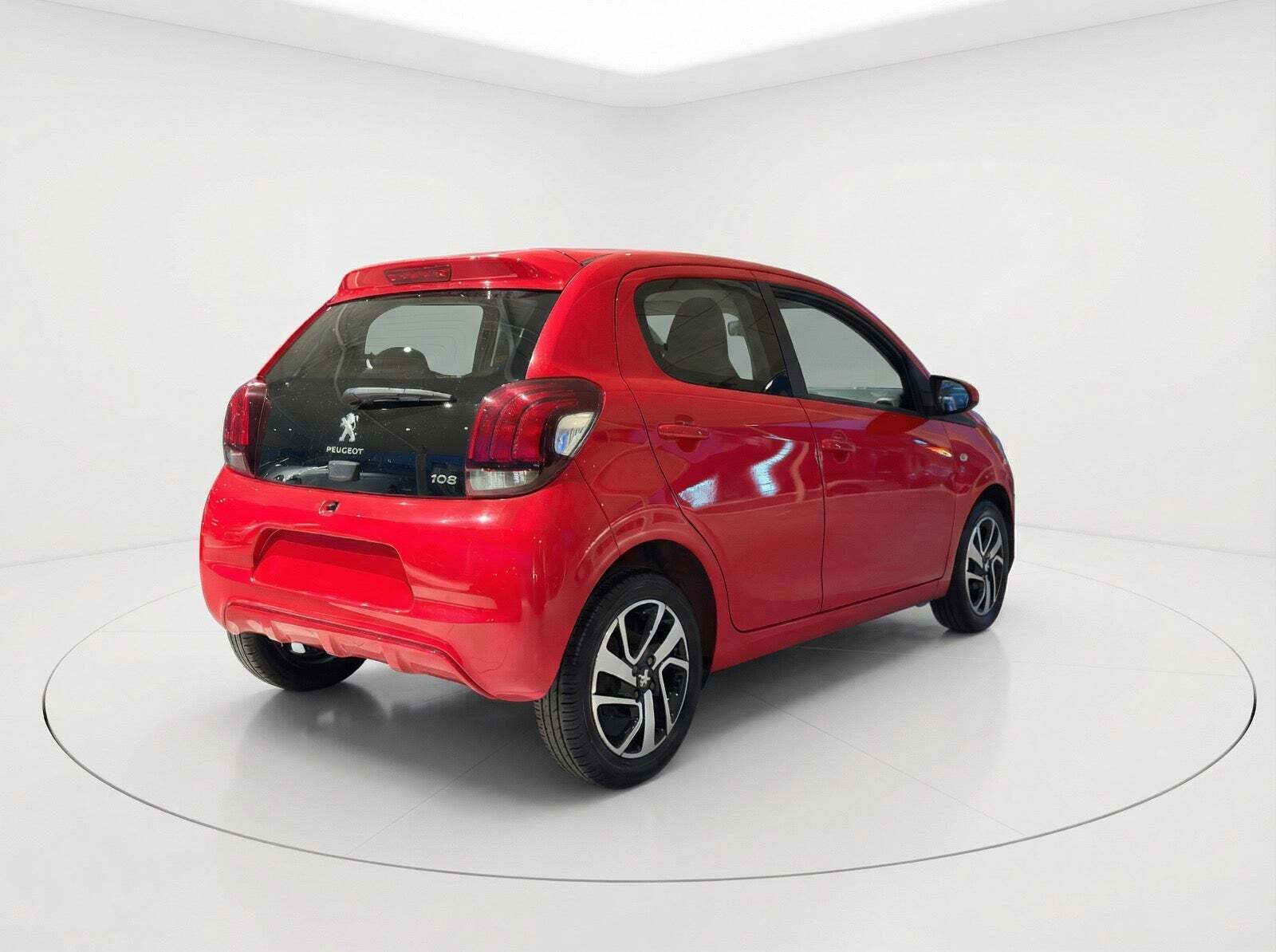 Rød Peugeot 108 fra 2016