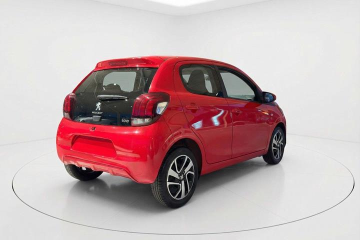Rød Peugeot 108 fra 2016